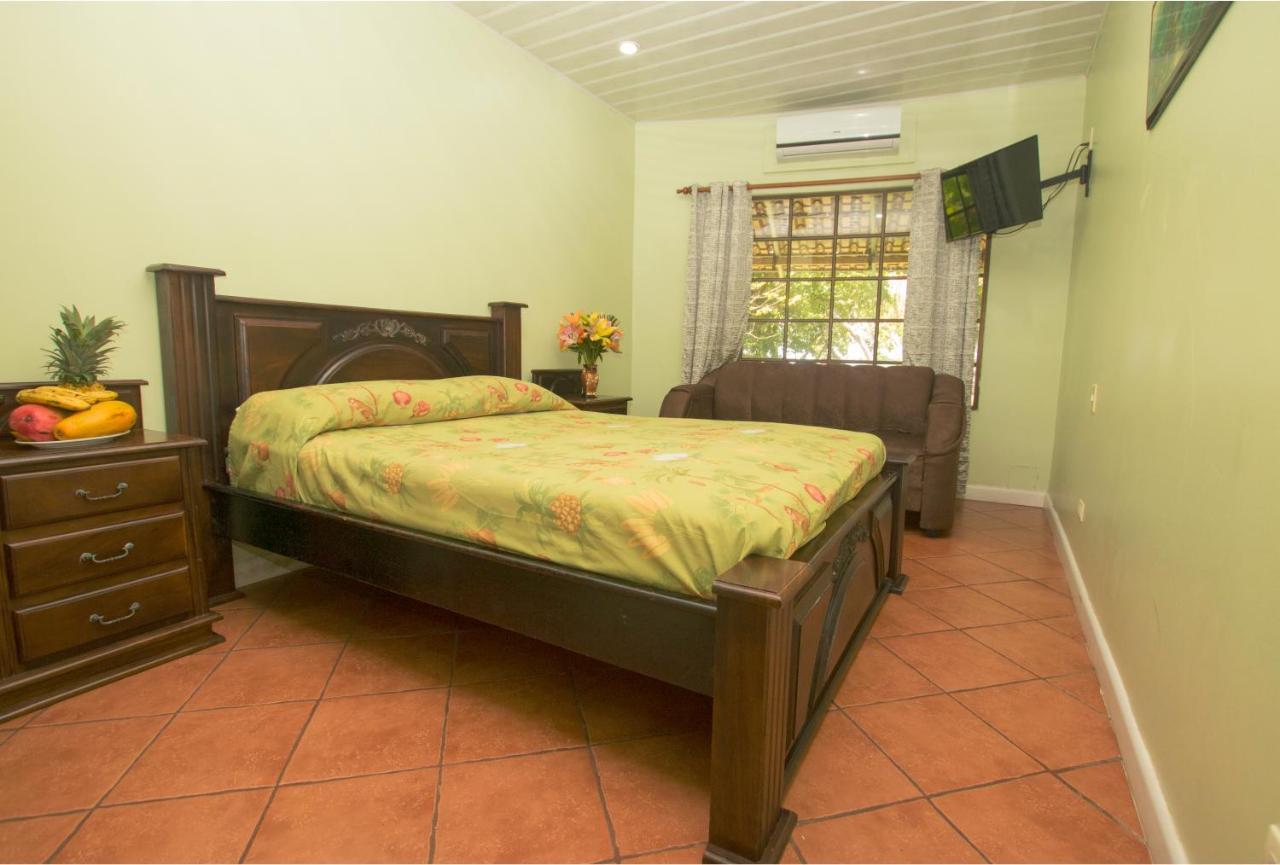 Oceanfront Hotel Verde Mar Direct Access To The Beach Manuel Antonio Exterior photo