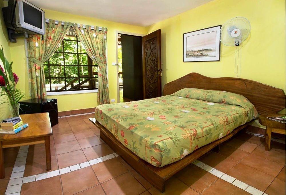 Oceanfront Hotel Verde Mar Direct Access To The Beach Manuel Antonio Exterior photo