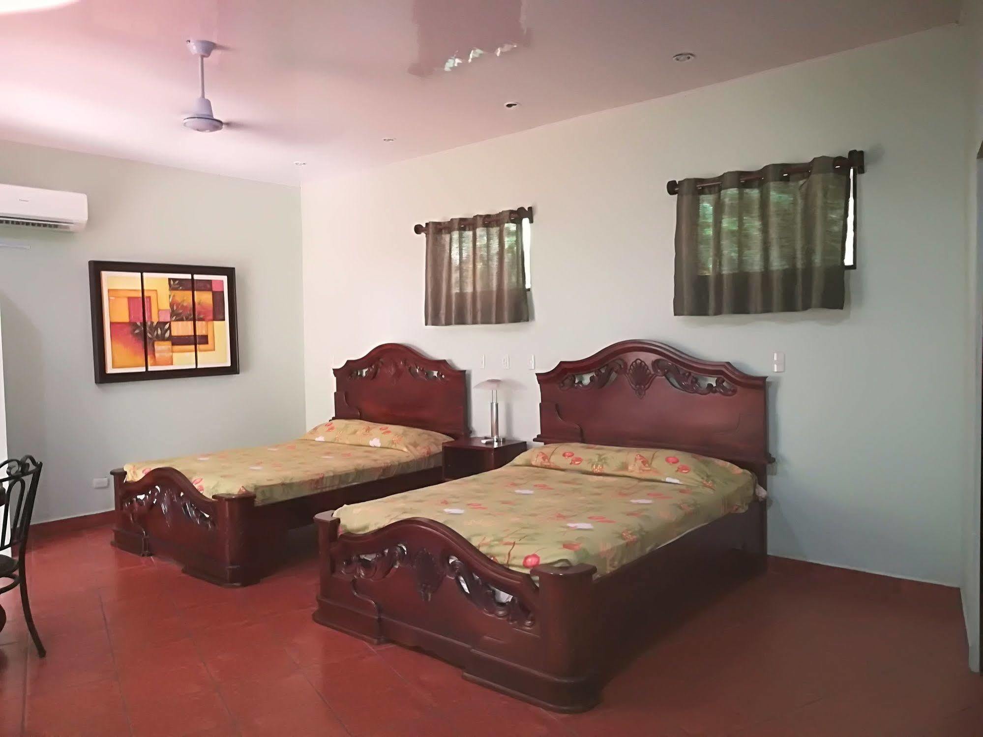 Oceanfront Hotel Verde Mar Direct Access To The Beach Manuel Antonio Exterior photo